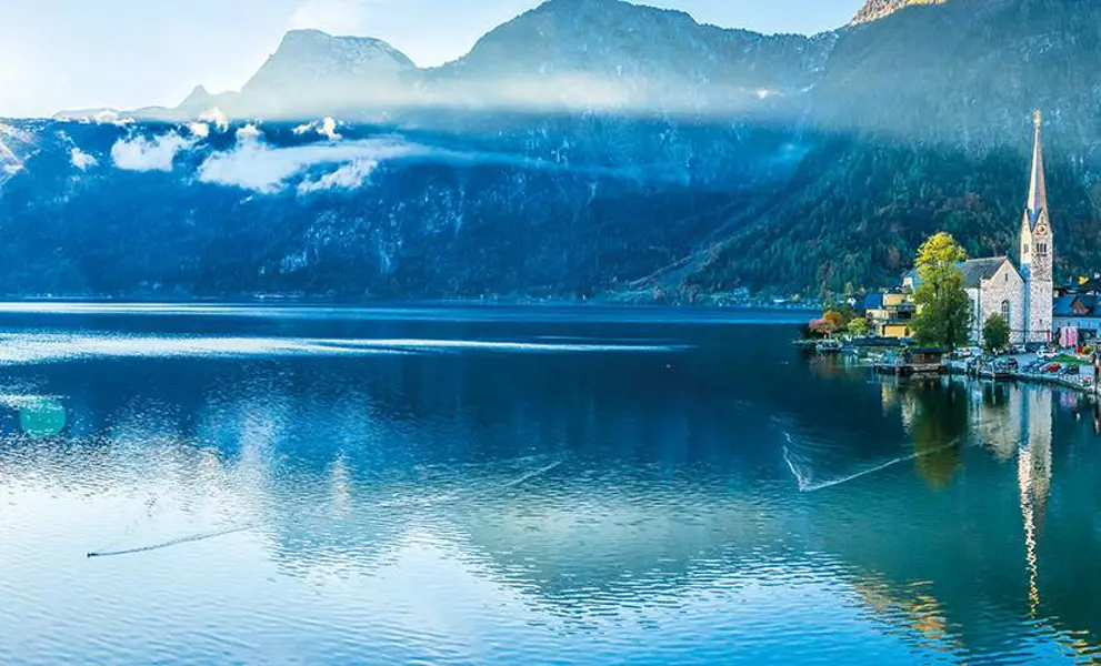 Lake and mountain range in Austria