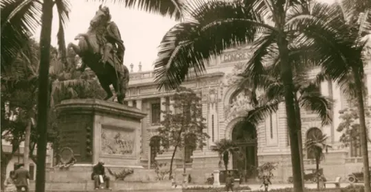 S0013399-Bolivar-statue-Lima 1.jpg